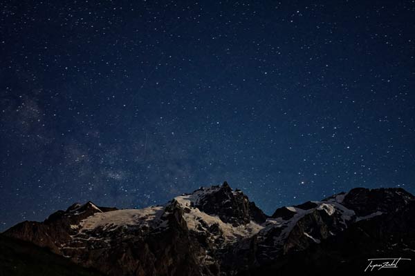 photographie de la nature, dans les Alpes, la nuit, les étoiles