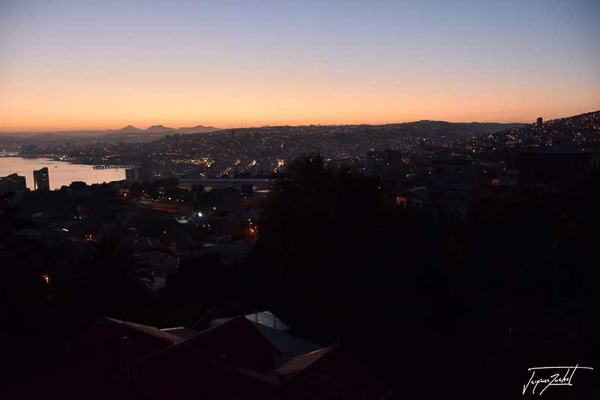 Photo du Chili, lever du jour sur valparaiso