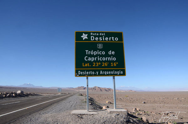 Photo du Chili, panneau indiquant le tropique du capricorne, désert de atacama
