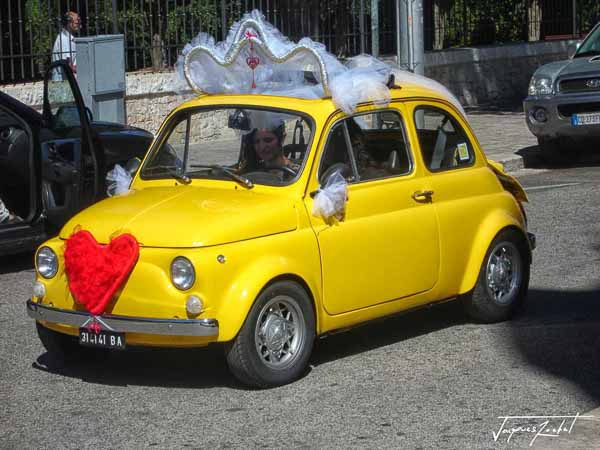 Mariage avec une Fiat 500 en Italie
