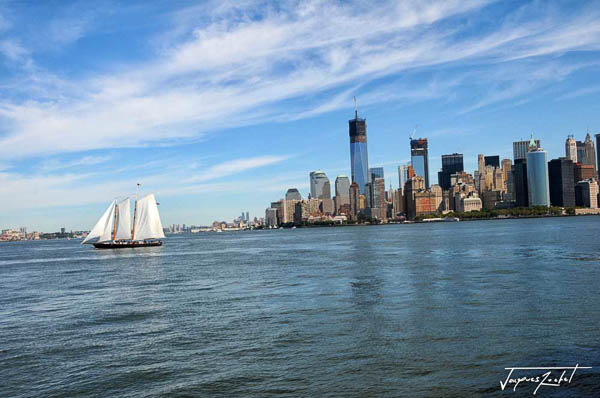 Sailboat in the bay of manhattan, new york