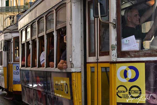 tramway à lisbonne, portugal