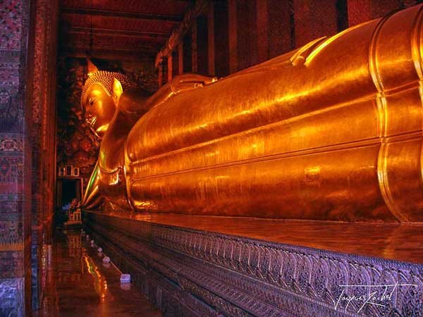 The Lying Buddha, Wat Pho in Bangkok, travel to Thailand