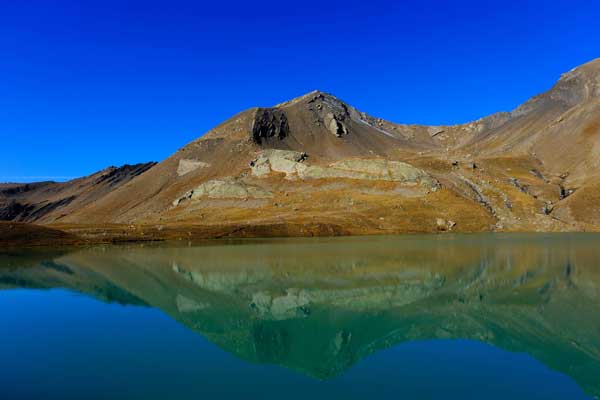 photographie du lac Estaris, hautes-alpes
