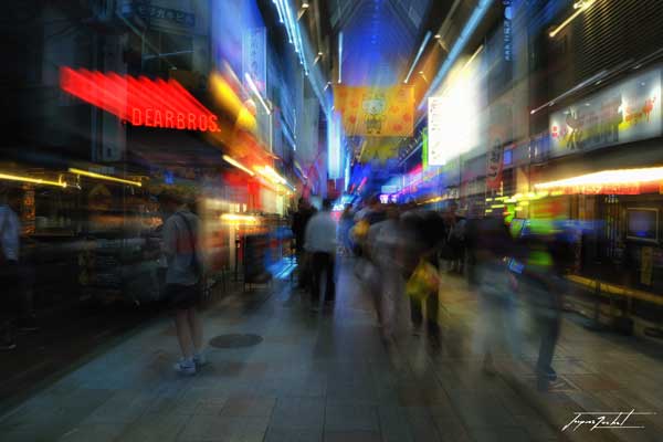 photographie de Osaka la nuit